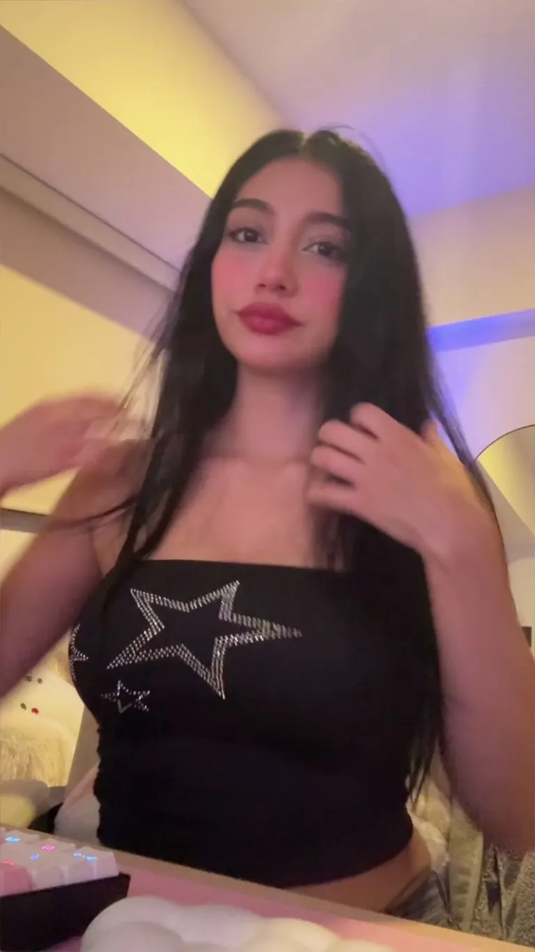 A wild latina! Any volunteers in here?