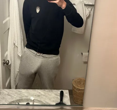 [22] hung, kinda hard to hide