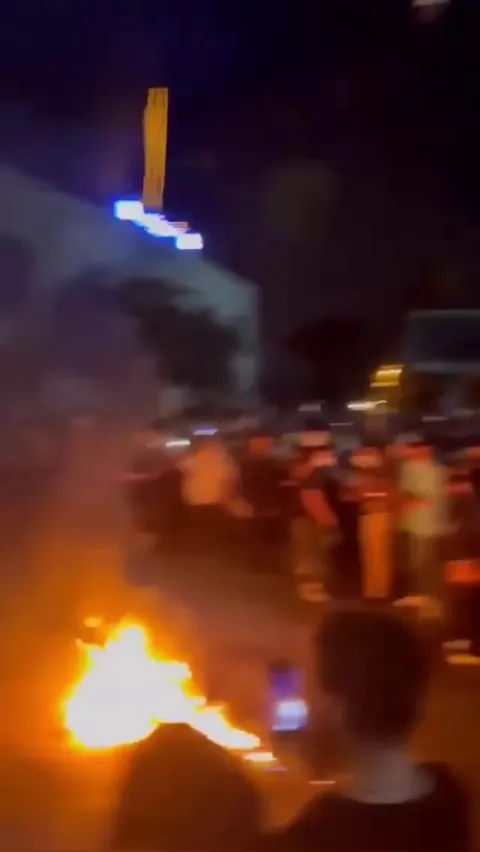 Iranian women burning their hijabs after a 22 year-old girl was killed by the “morality police”