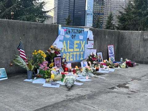 [OC] Nurses’ vigil for Alex Pretti, Harborview Medical Center, Seattle