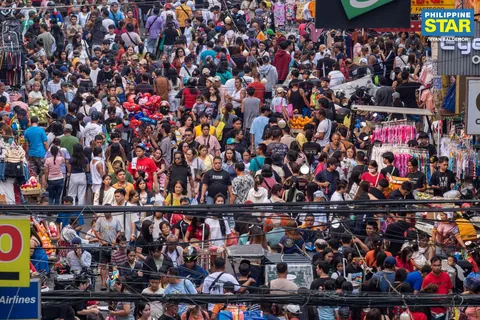 Year-end shopping rush in Quiapo 🛍️