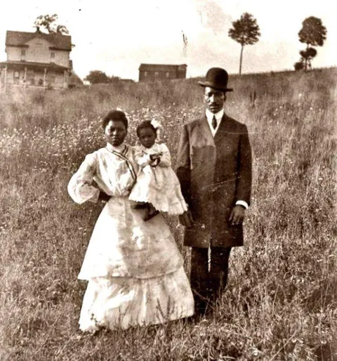 Family settled on the American Prairie in the 1880s