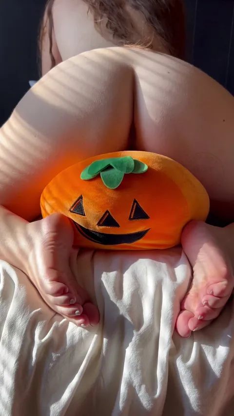 I call this squishy my Pussy Pumpkin, cause it smells like pussy.