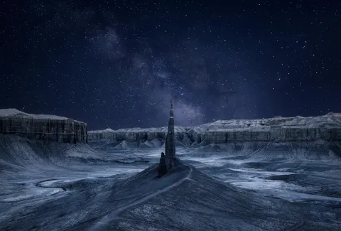 A Desert Spire near Hanksville, Utah [3600x2443][OC]