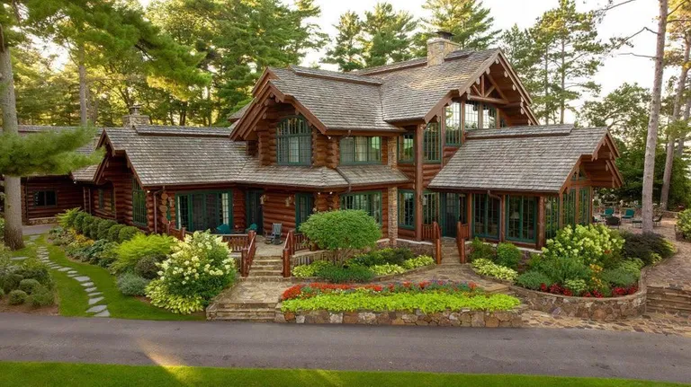 Log Home on the Whitefish Chain of Lakes