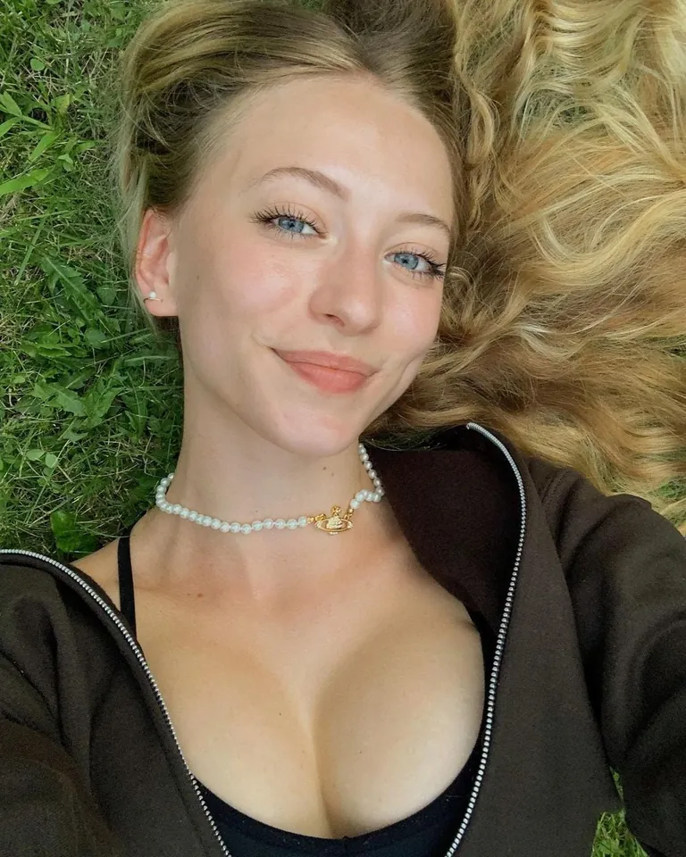 Seriously addicted to IG/TikTok teases... My algorithm has me trapped.. 🫣😈