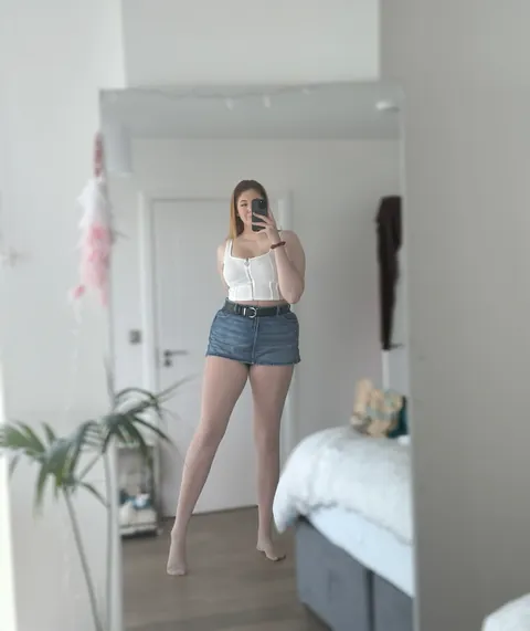 im a 6'9"/205cm tall woman