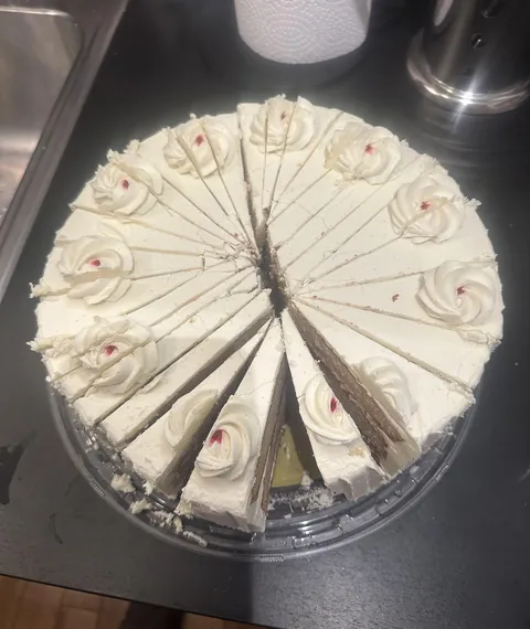 How my sister cut her graduation cake