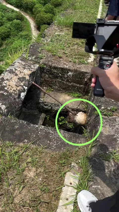 Unplugging the Tsujunkyo Aquaduct Bridge for irrigation 