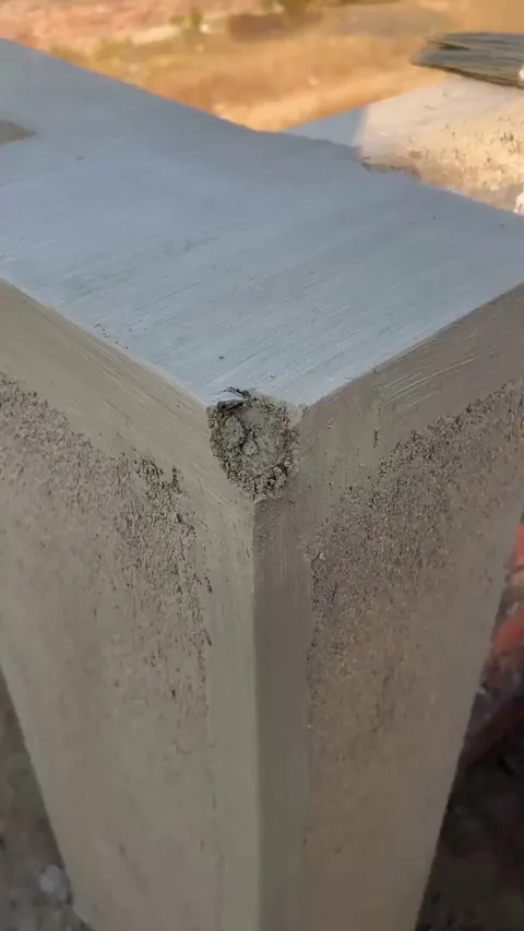 The way that this corner is fixed during the construction process is perfect