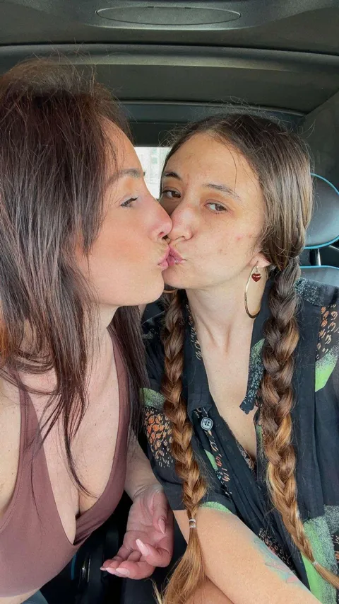 Soft kiss to strengthen friendship