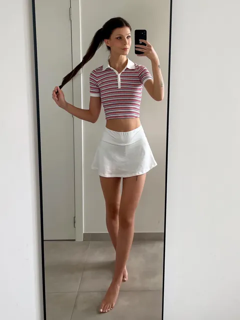 for the fans of long slim legs ❤️