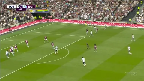 Martin Dúbravka (Burnley) concedes a corner after holding the ball for 14 seconds