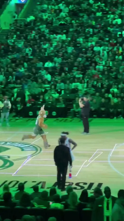 This amazing Milwaukee Bucks trick shot