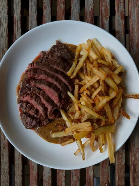 [homemade] hanger steak, peppercorn sauce, hand cut fries