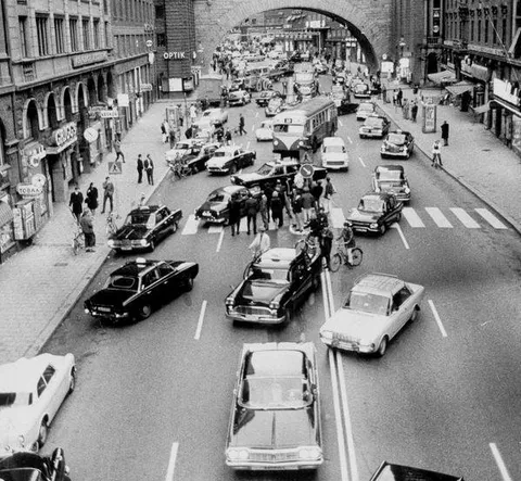The day Sweden switched from driving on the left to driving on the right, 1967.