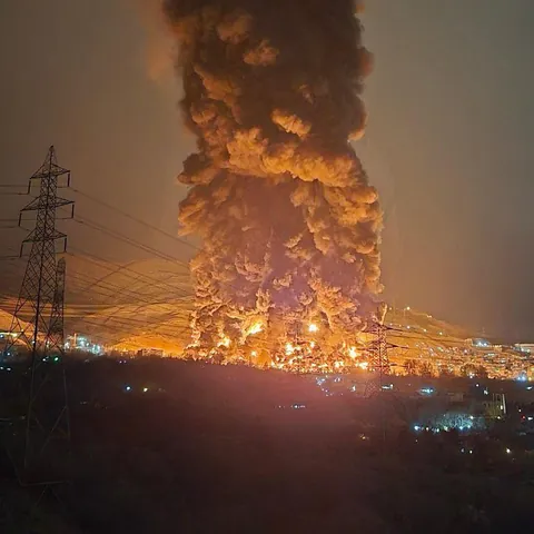 [OC] Shahran Oil Depot, Tehran, tonight after US-ISR strikes