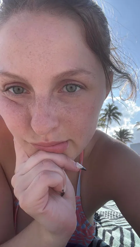 27F just discovered this group. Give me your best roast