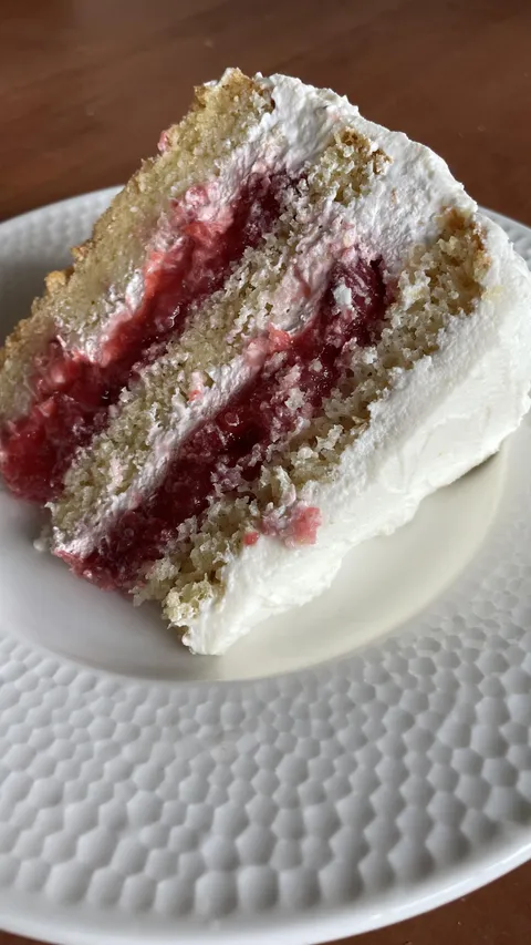 my mom made this delicious [homemade] strawberry with white chocolate Cake