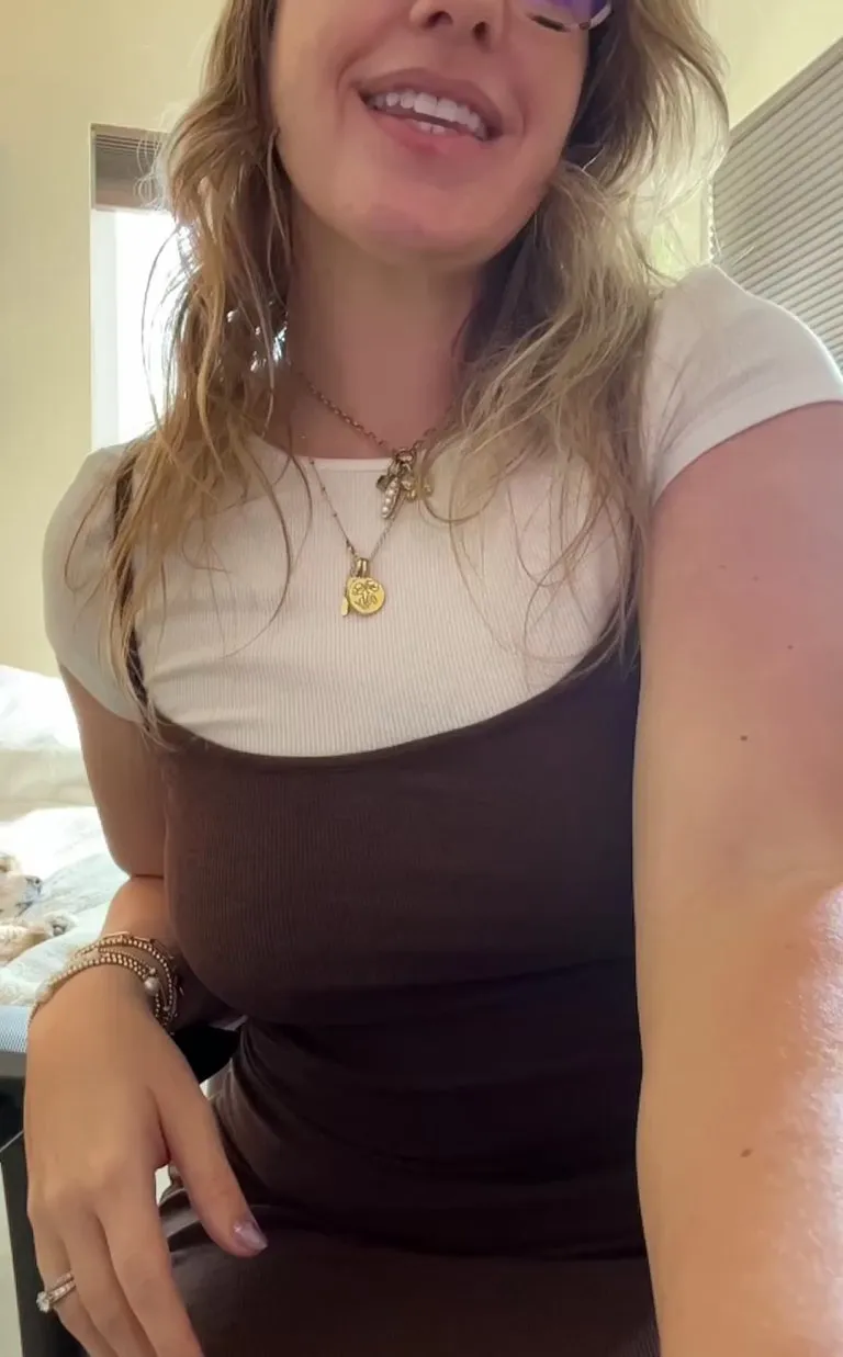 Juuuust in case you forgot what’s hiding under my dress 😋