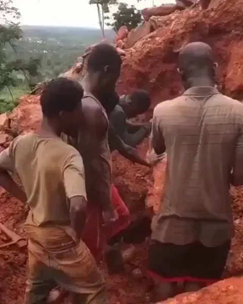 Gold miners discovered large gold rocks in Ghana