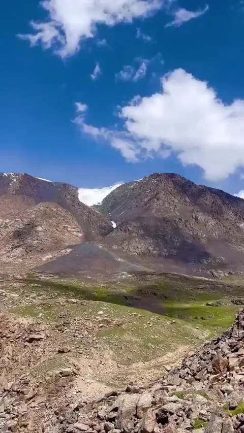 🔥 Unbelievable footage captured by tourists. Avalanche from the Tian Shan mountains in Kyrgyzstan