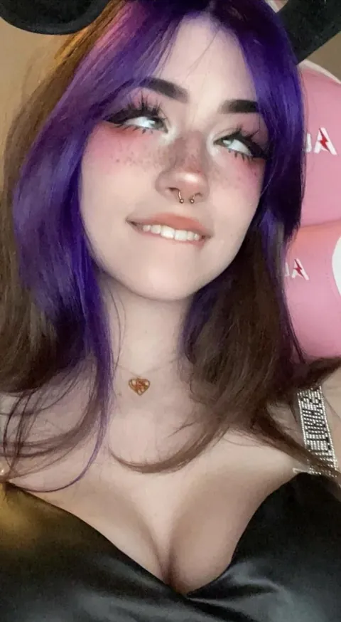 Hey everyone! A bud here asked me.to do a post about Hannahowo and I couldn't say no, so here I am! Jerk and cum for her as I can't do it! She's our goddess after all 😉 (you have to swipe to see hotter and hotter pics 😘)