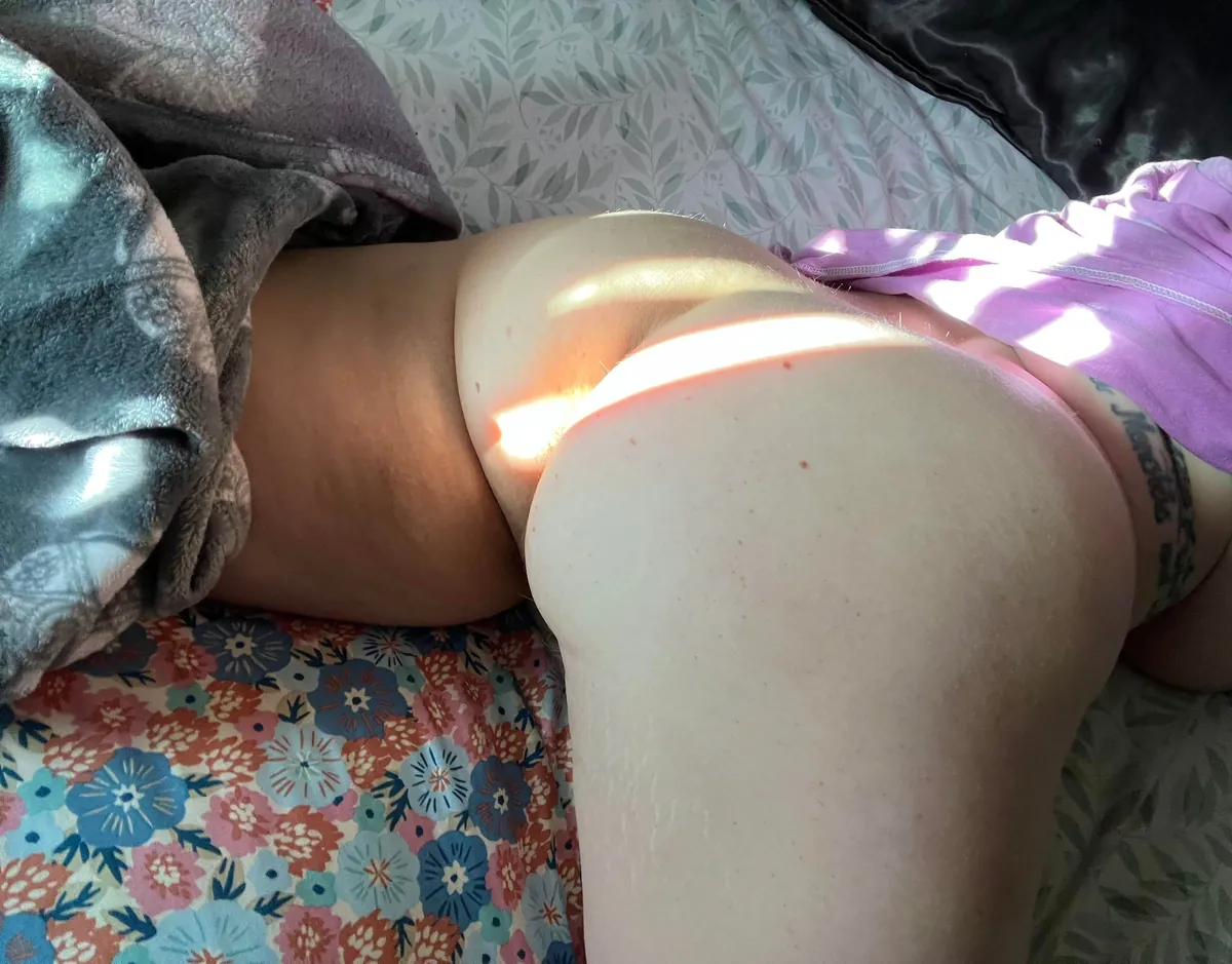 A warm breakfast for my fav dykes 💋