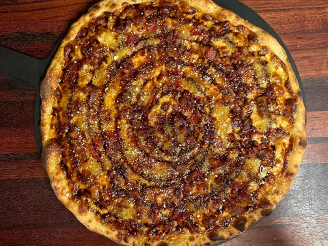 [Homemade] pizza with chunky meat sauce