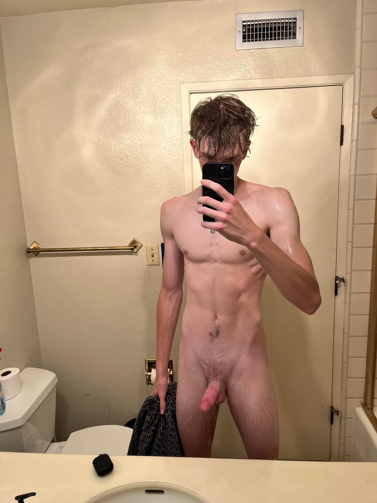 Would you let this high school athlete cum in you? 💦