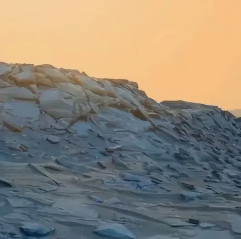 Incredible view of Mars captured by the curiosity rover. 