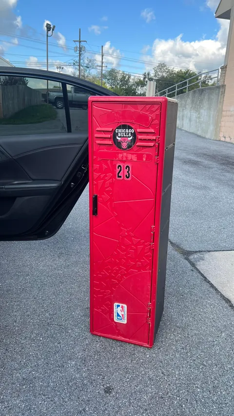 Found a vintage Chicago bulls locker while thrifting and had an idea 💡