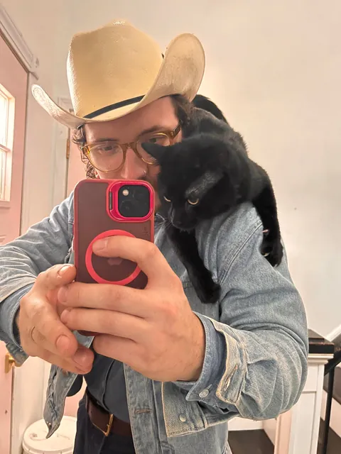 And to think someone tried to throw this guy away like trash. Happy Holidays from Hefty Fabuloso.