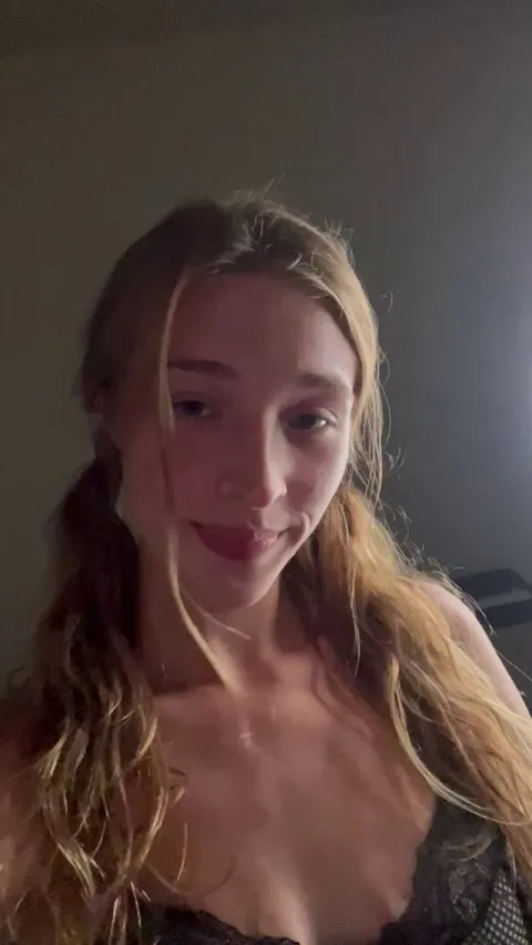 The only way she lets me cum is backshots 🥰🍼💦