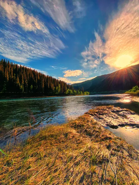 Sunset at the Ranelva near Mo i Rana, Northern Norway.[OC][1536x2048]