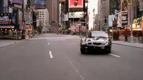 The Vanilla Sky team shut down 20 blocks of Times Square for 3 hours at a $1 million cost to film Tom Cruise running through an empty NYC without CGI,