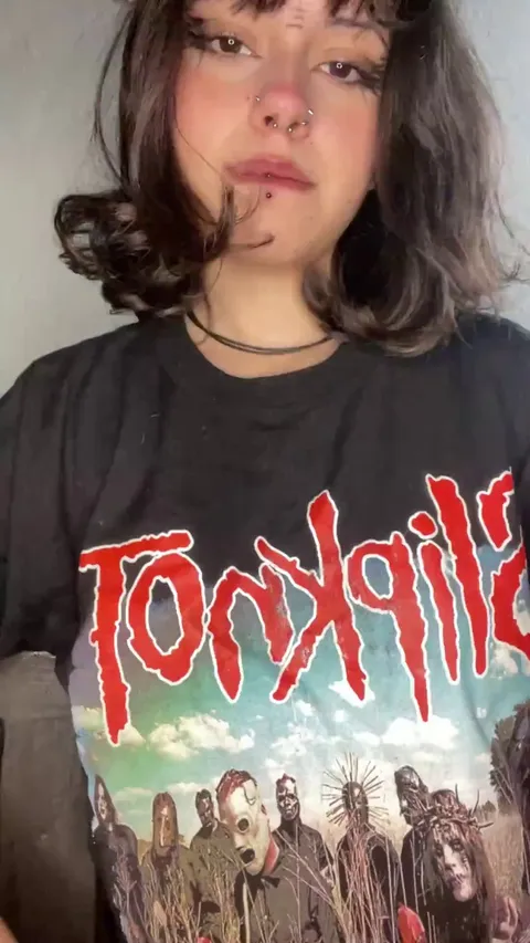 I love teasing my classmates by going to college without a bra [DROP]