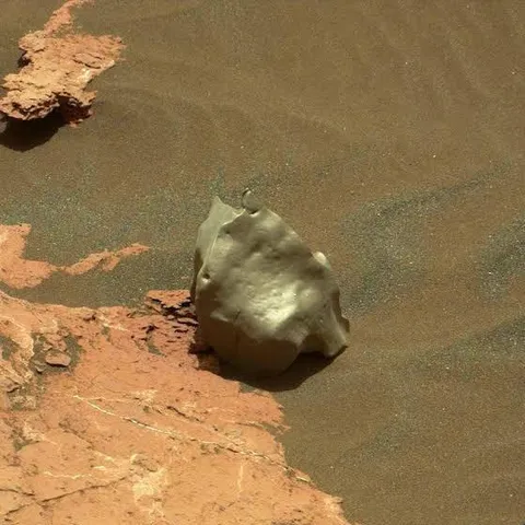 Metallic meteorite on the surface of Mars, taken by a local resident of Mars - the Curiosity rover.