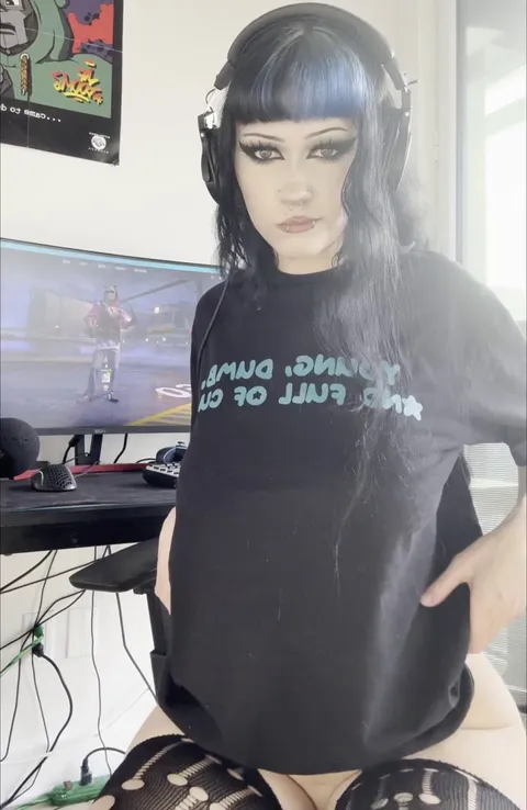 Someone come sit under my desk and fix my cable management