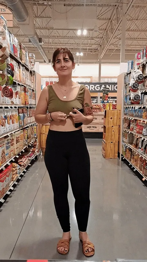 Tits In The Aisle 