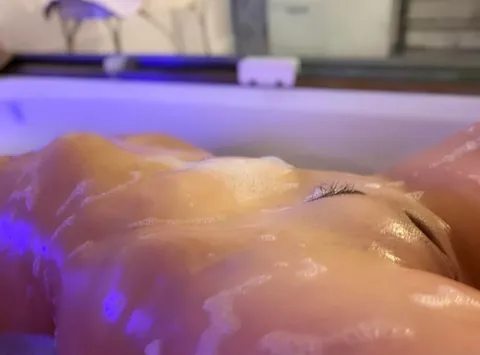 [f] bubbles deeeluxe!🖤