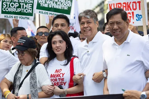 Kiko-Bam, other personalities join Trillion Peso March 2.0