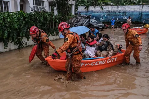 Look: Aftermath of Typhoon Tino in Cebu pics from Sunstar Cebu