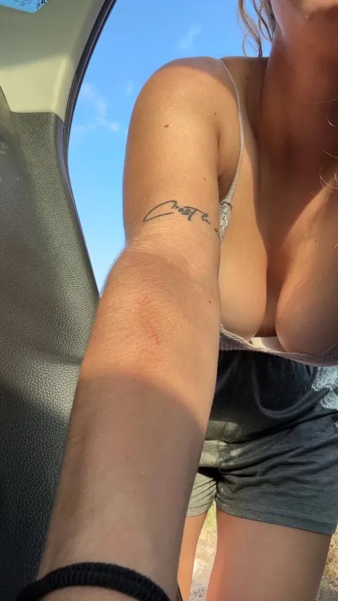 Bent to pick up smtn from my car and I realized that no bra is way better