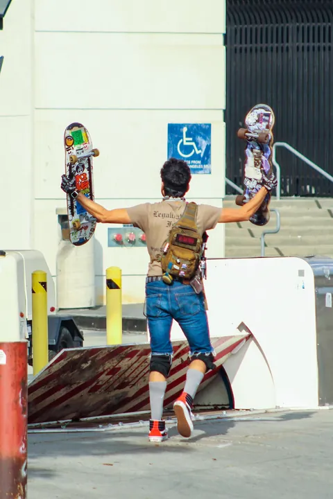 Healthcare workers marched through Los Angeles today to protest ICE mistreatment of detainees [OC]