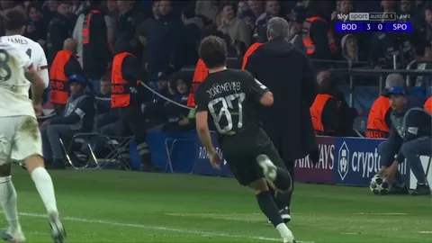 Pedro Neto pushes the ball boy vs PSG (no card)