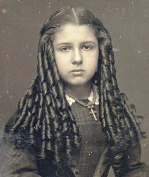 Unknown girl with an impressive set of curls (ringlets). Circa mid XIX century (i think)