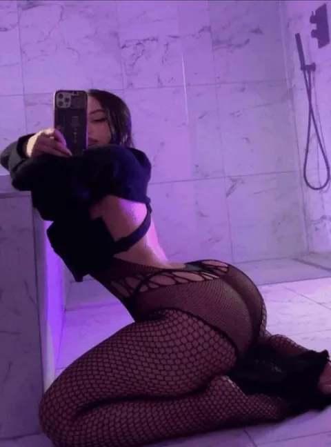 Pick ANY girl to replace your girlfriend for the night.😋