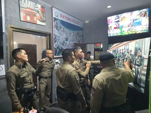 American Artist Paints Portrait of Patong Police