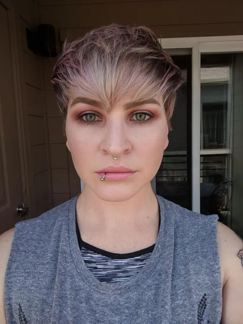 Ive been playing a lot of Fallout 4 so I decided to try a rusty/grungey eye look to go with the game aesthetics. CCW